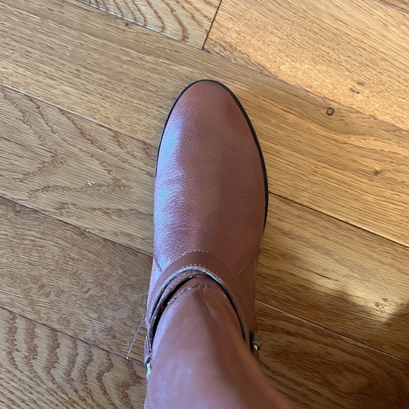 Cynthia Vincent cognac brown boots with gold hardware - Picture 5 of 10